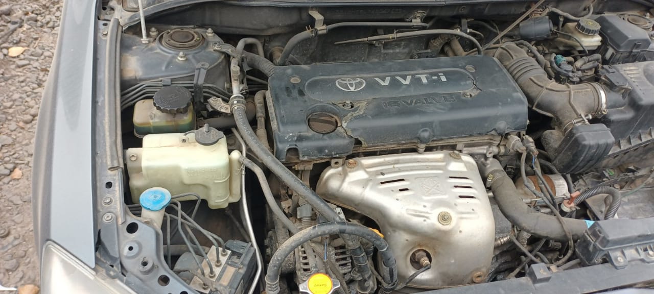  Toyota AVENSIS 2004    EN DESARME